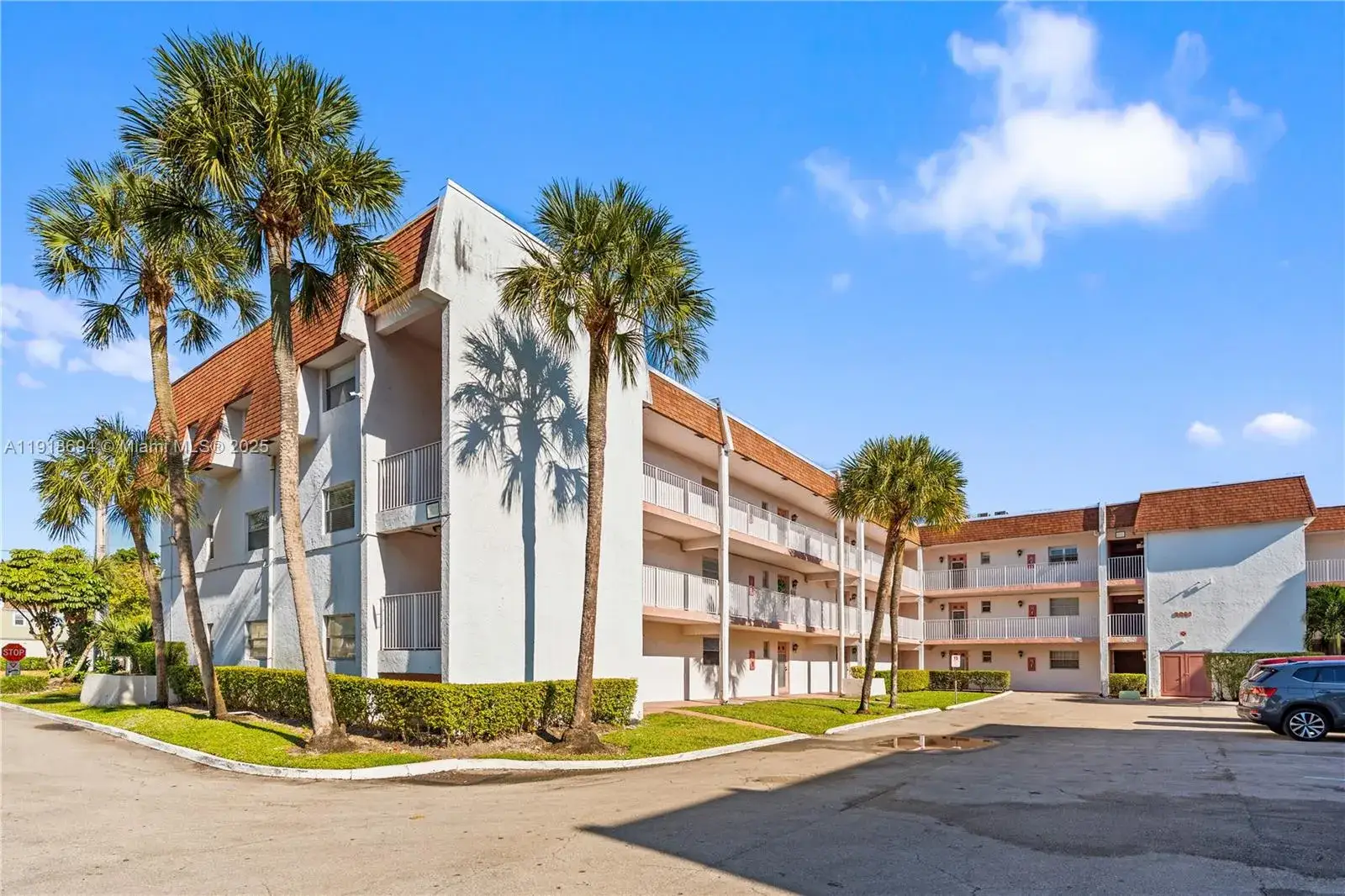 2 bedroom 2 bath Residential for sale at 8000 Lagos De Campo Blvd # 104, Tamarac FL 33321