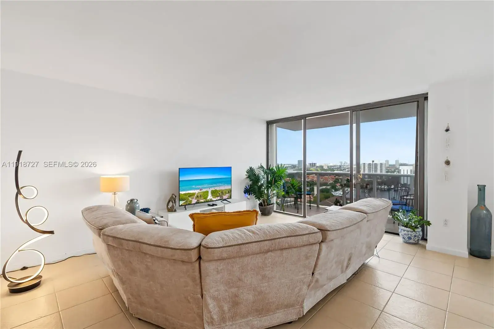 1 bedroom 1 bath Residential for sale at 3675 N Country Club Dr # 2201, Aventura FL 33180