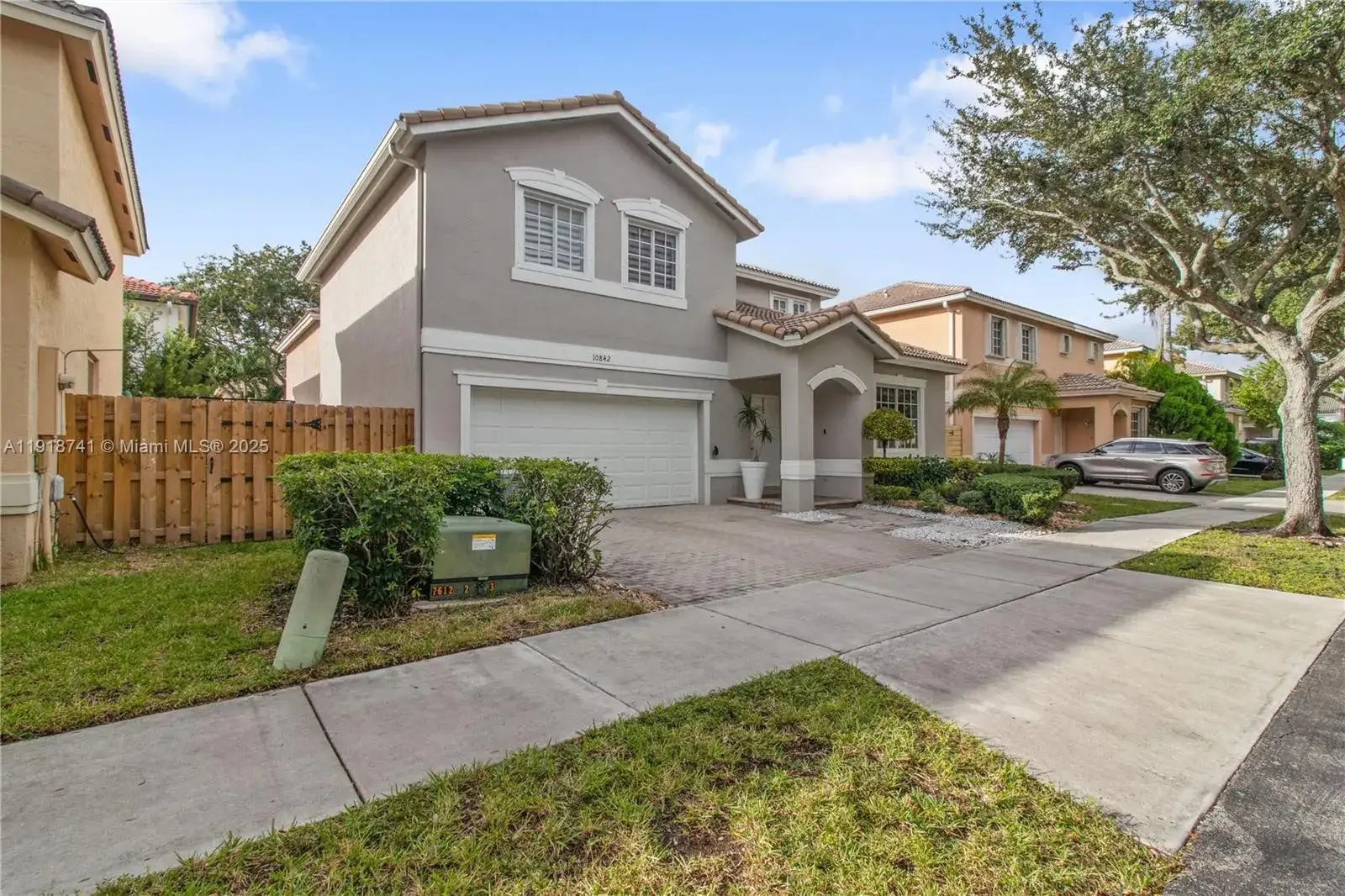 4 bedroom 2 bath Residential for sale at 10842 NW 53rd Ln, Doral FL 33178