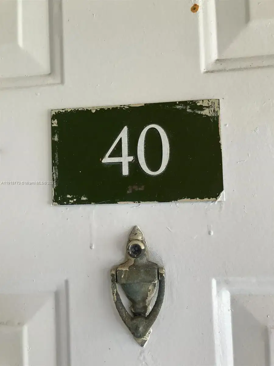 2 bedroom 2 bath Residential Lease for rent at 5200 NW 31st Ave # 40, Fort Lauderdale FL 33309