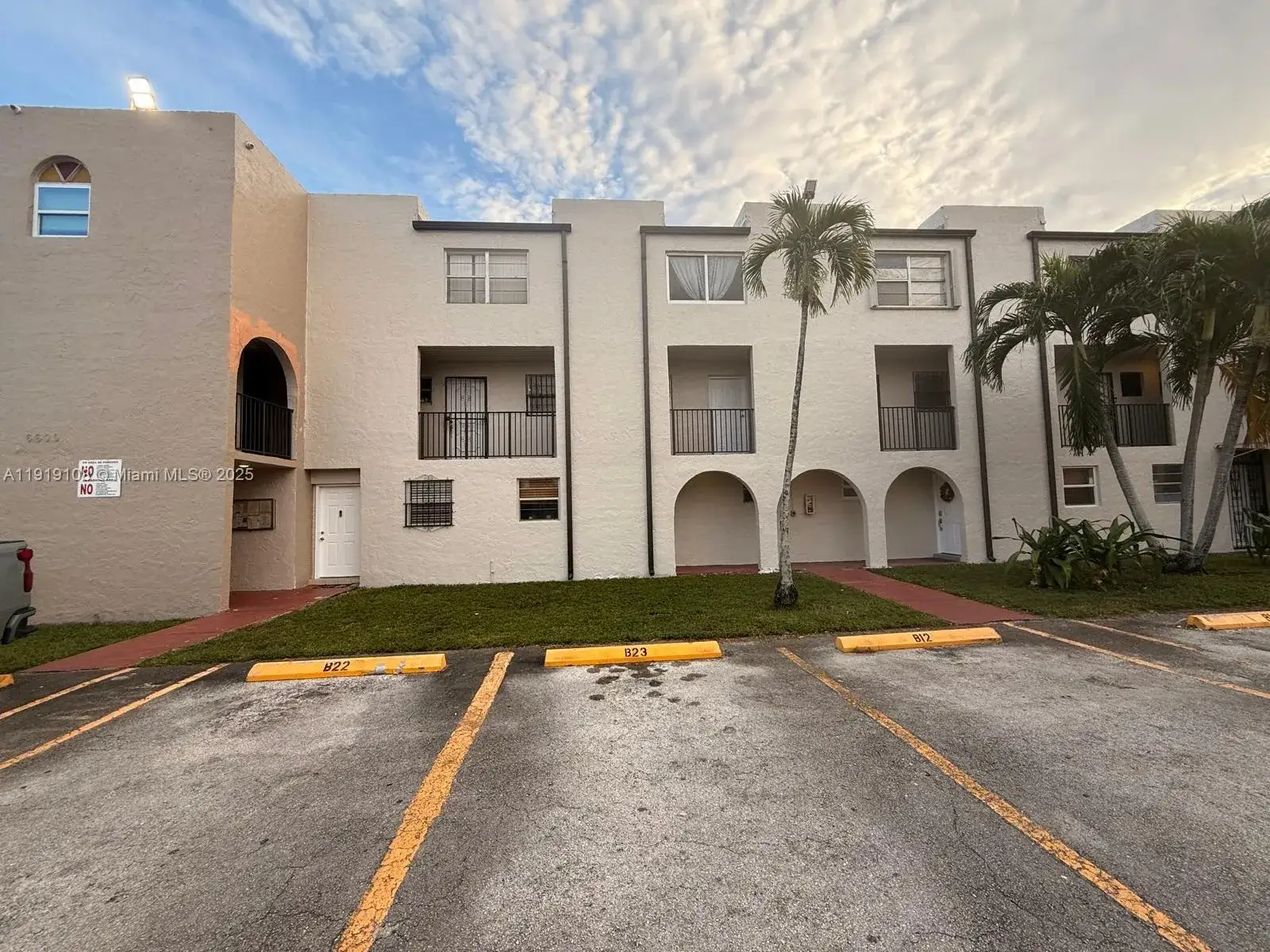 2 bedroom 2 bath Residential for sale at 6600 W 2nd Ct # B21, Hialeah FL 33012