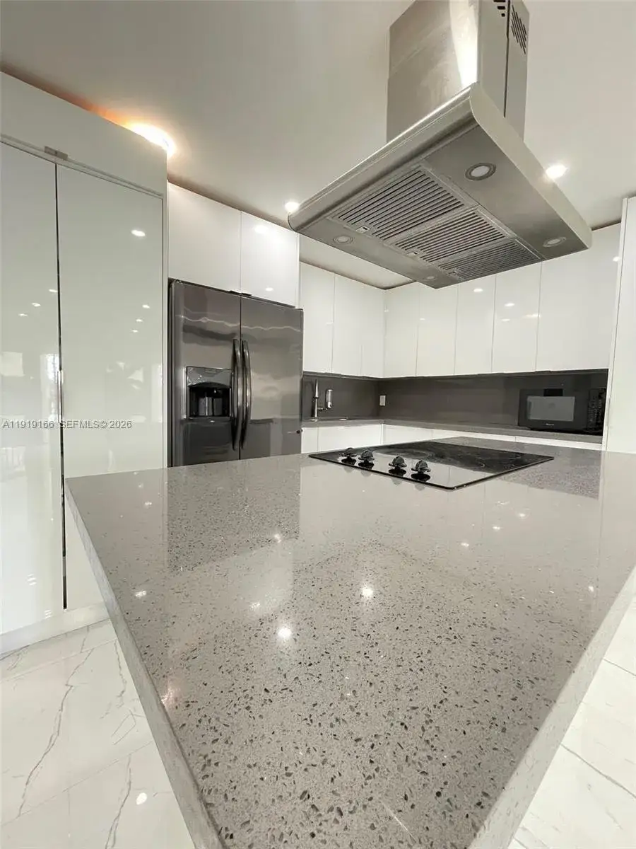 1 bedroom 1 bath Residential for sale at 8290 Lake Dr # 427, Doral FL 33166