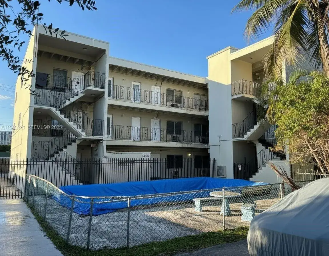 Commercial Sale for sale at 1400 NE 111th St, Miami FL 33161