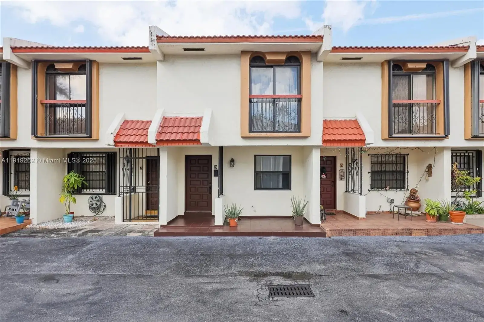 2 bedroom 2 bath Residential for sale at 8389 NW 8th St # 7, Miami FL 33126