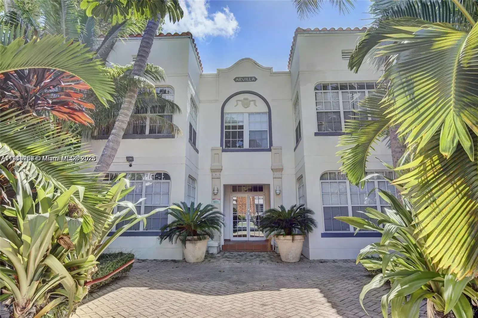 2 bedroom 1 bath Residential for sale at 1127 Euclid Ave # 206, Miami Beach FL 33139