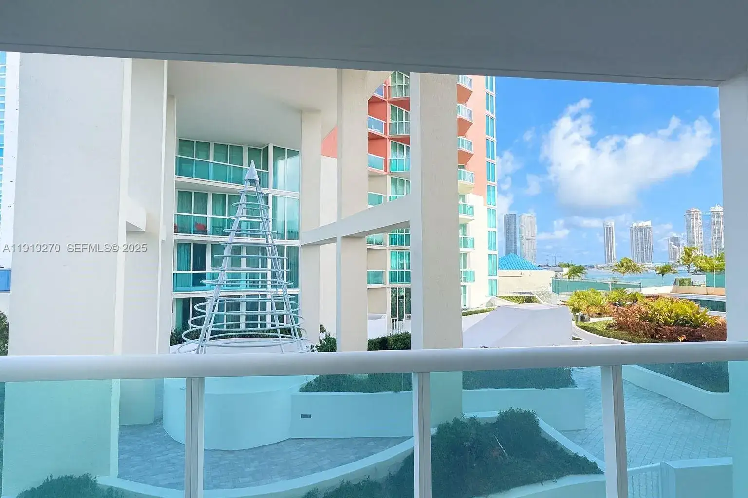 1 bedroom 1 bath Residential for sale at 3370 Hidden Bay Dr # 511, Aventura FL 33180