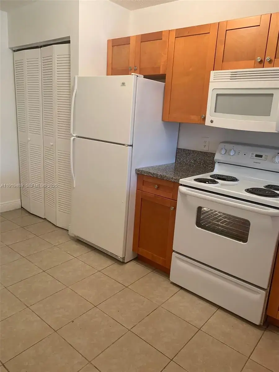 2 bedroom 2 bath Residential Lease for rent at 20815 NE 8th Ct # 20, Miami FL 33179