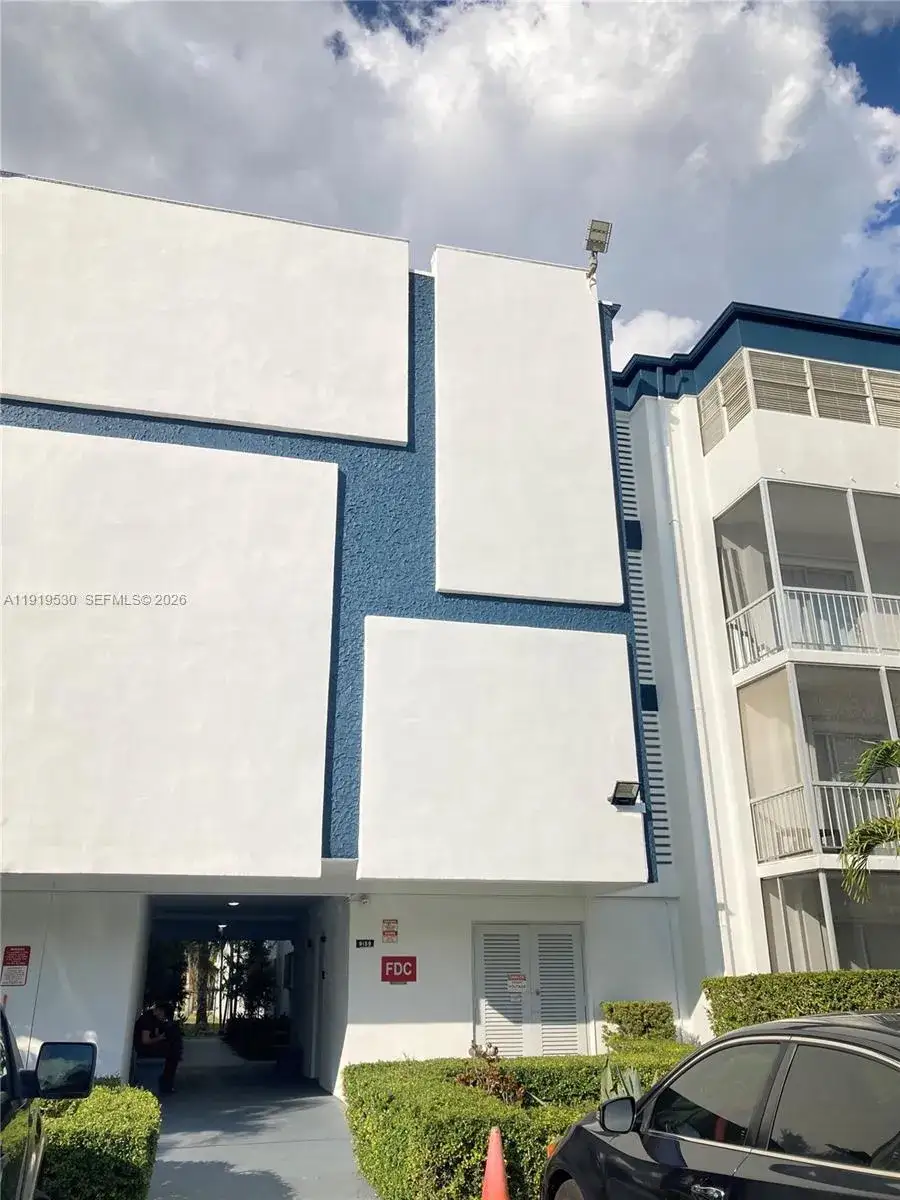 1 bedroom 1 bath Residential Lease for rent at 9159 SW 77th Ave # 211, Miami FL 33156