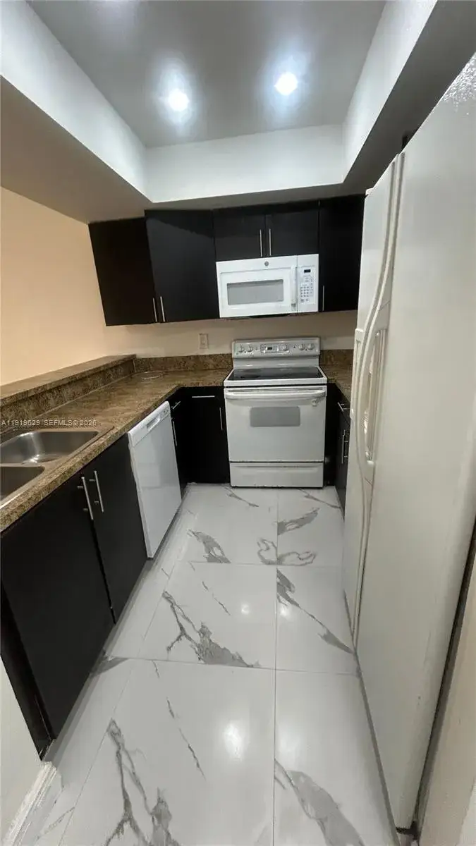 2 bedroom 1 bath Residential Lease for rent at 16220 NW 2nd Ave # 512, Miami FL 33169