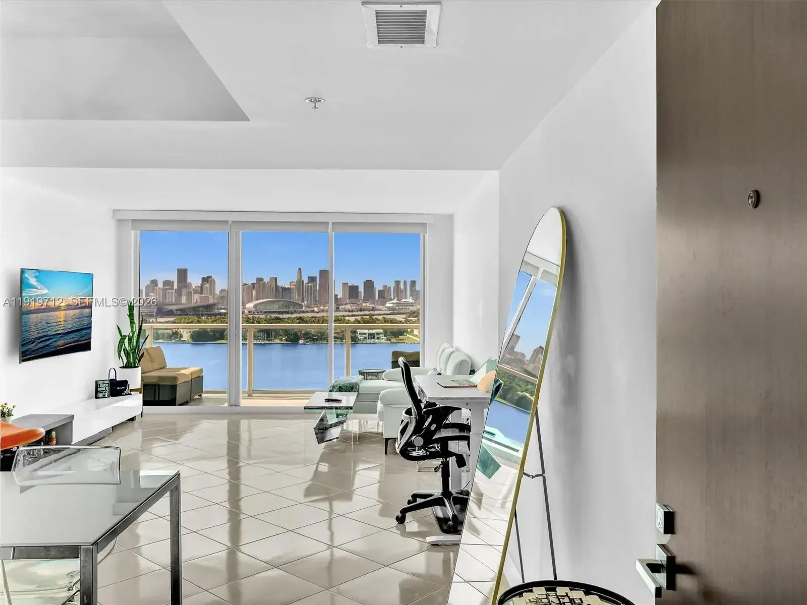 1 bedroom 1 bath Residential for sale at 650 West Ave # 1605, Miami Beach FL 33139