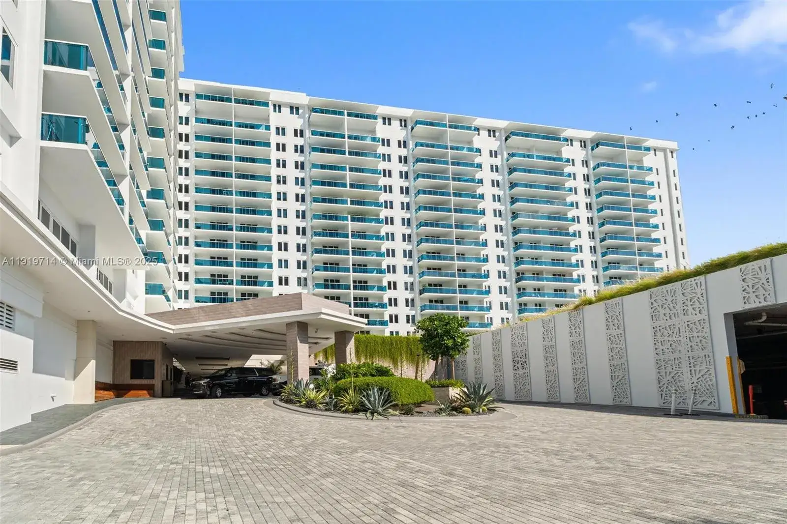 2 bedroom 2 bath Residential Lease for rent at 2301 Collins Ave, Miami Beach FL 33139