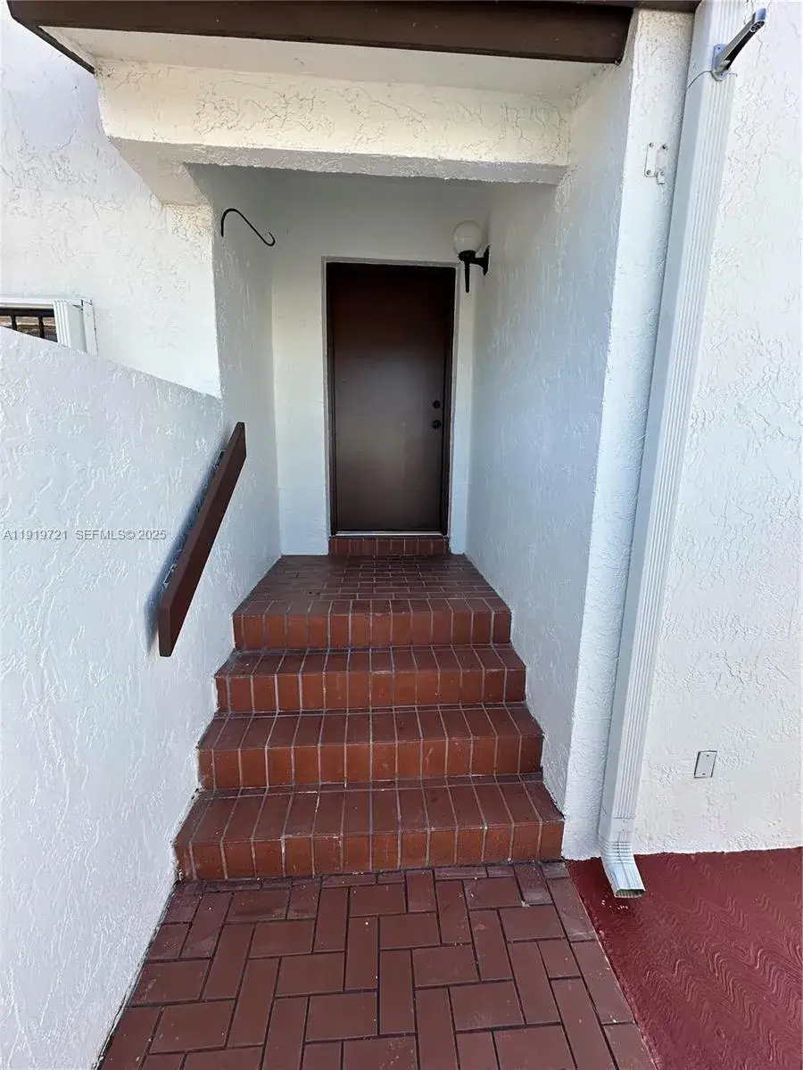 3 bedroom 2 bath Residential Lease for rent at 1281 SW 124th Ct # G, Miami FL 33184
