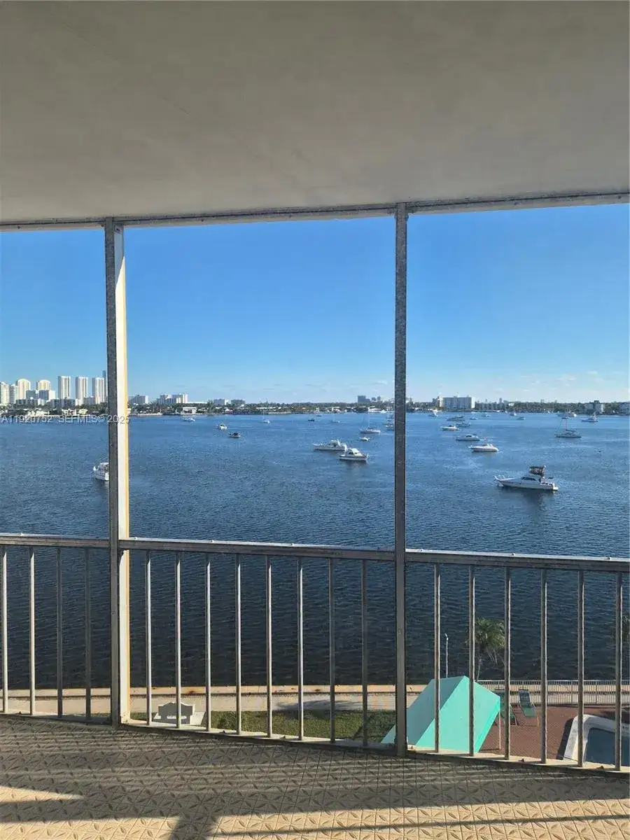 1 bedroom 1 bath Residential for sale at 2910 Point East Dr # M610, Aventura FL 33160