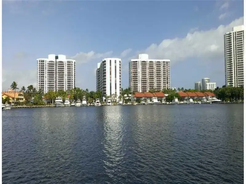 2 bedroom 2 bath Residential Lease for rent at 3600 Yacht Club Dr # 1204, Aventura FL 33180