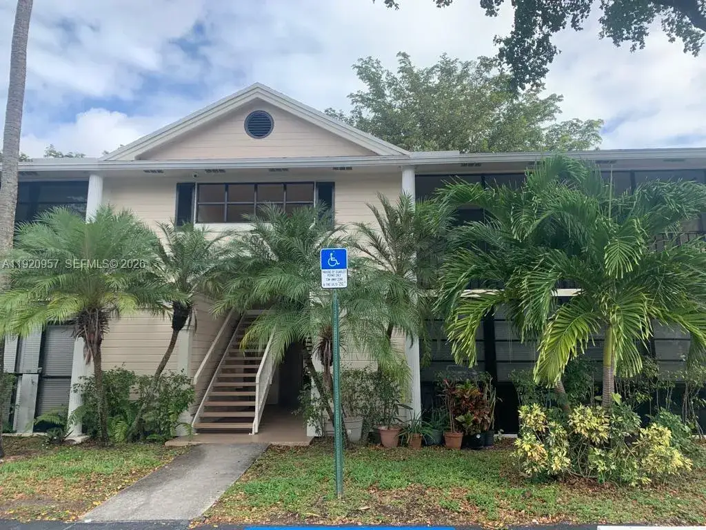 2 bedroom 2 bath Residential Lease for rent at 907 NE 199th St # 204, Miami FL 33179