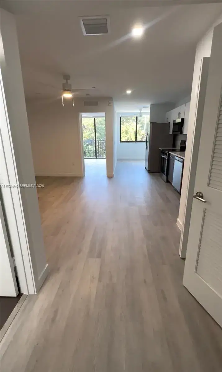 1 bedroom 1 bath Residential Lease for rent at 20 NE 19th Ave # 302, Pompano Beach FL 33060