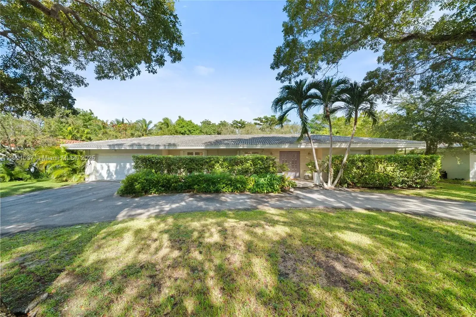 3 bedroom 2 bath Residential Lease for rent at 341 Island Dr, Key Biscayne FL 33149