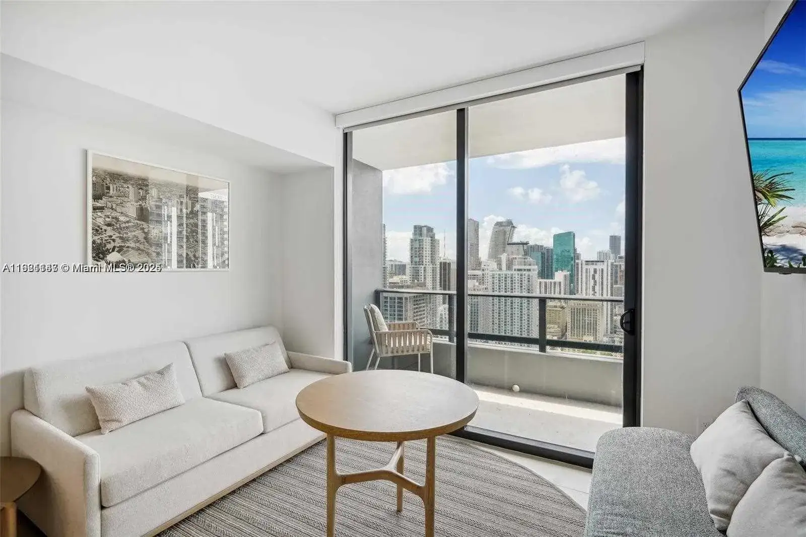1 bedroom 1 bath Residential Lease for rent at 159 NE 6th St # 4114, Miami FL 33132