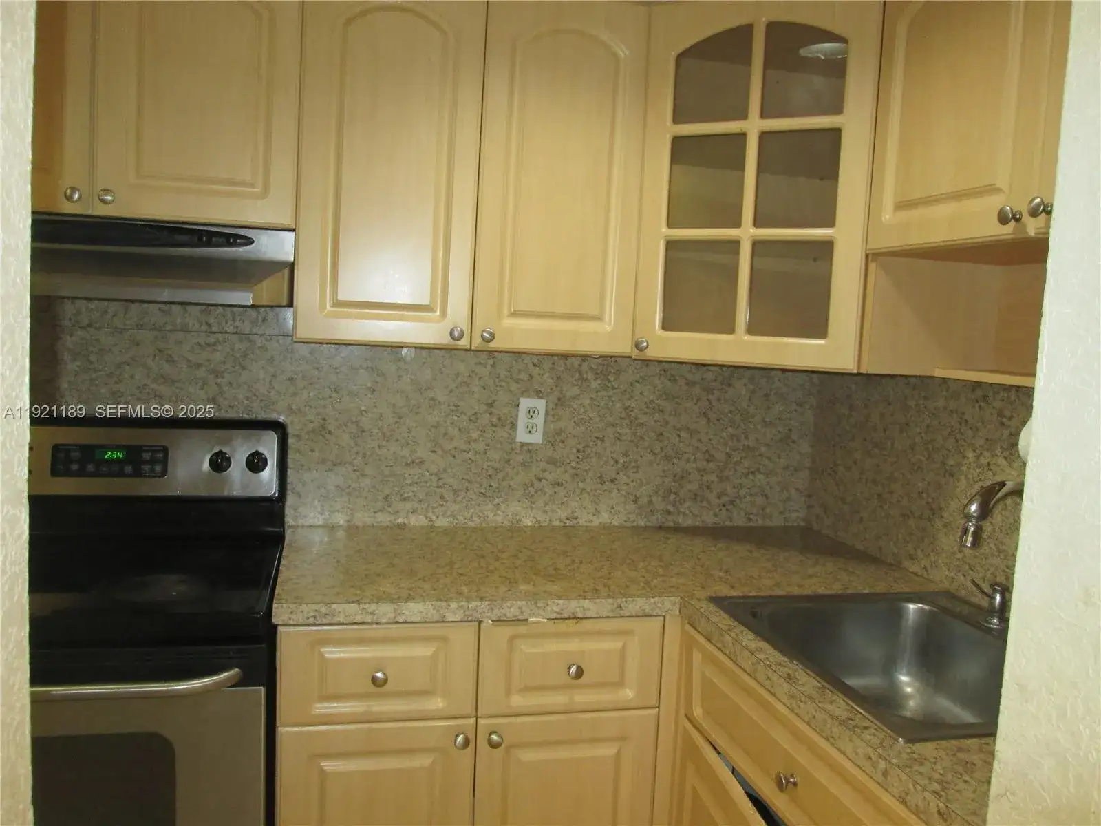 1 bedroom 1 bath Residential for sale at 8001 W 6th Ave # O, Hialeah FL 33014