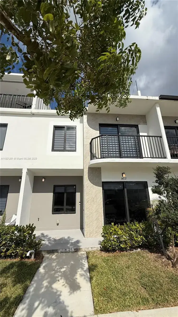 4 bedroom 3 bath Residential Lease for rent at 14571 SW 261st St # 14571, Homestead FL 33032