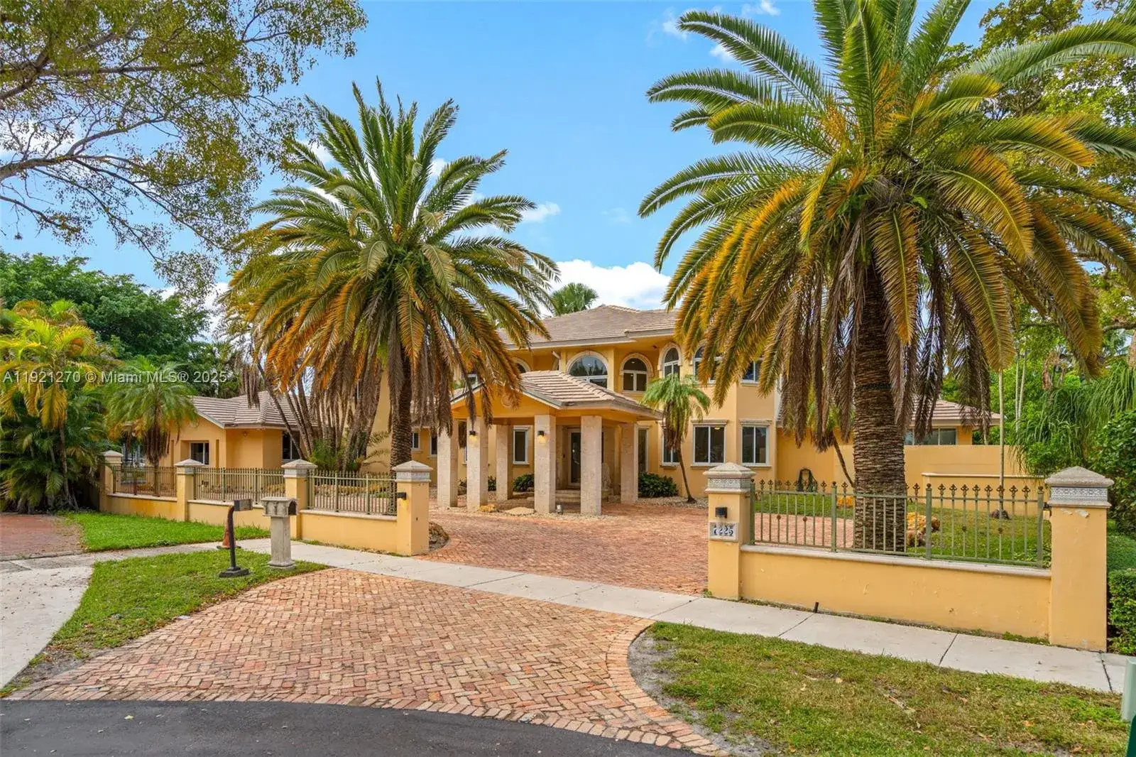 7 bedroom 5 bath Residential for sale at 7225 Gleneagle Dr, Miami Lakes FL 33014