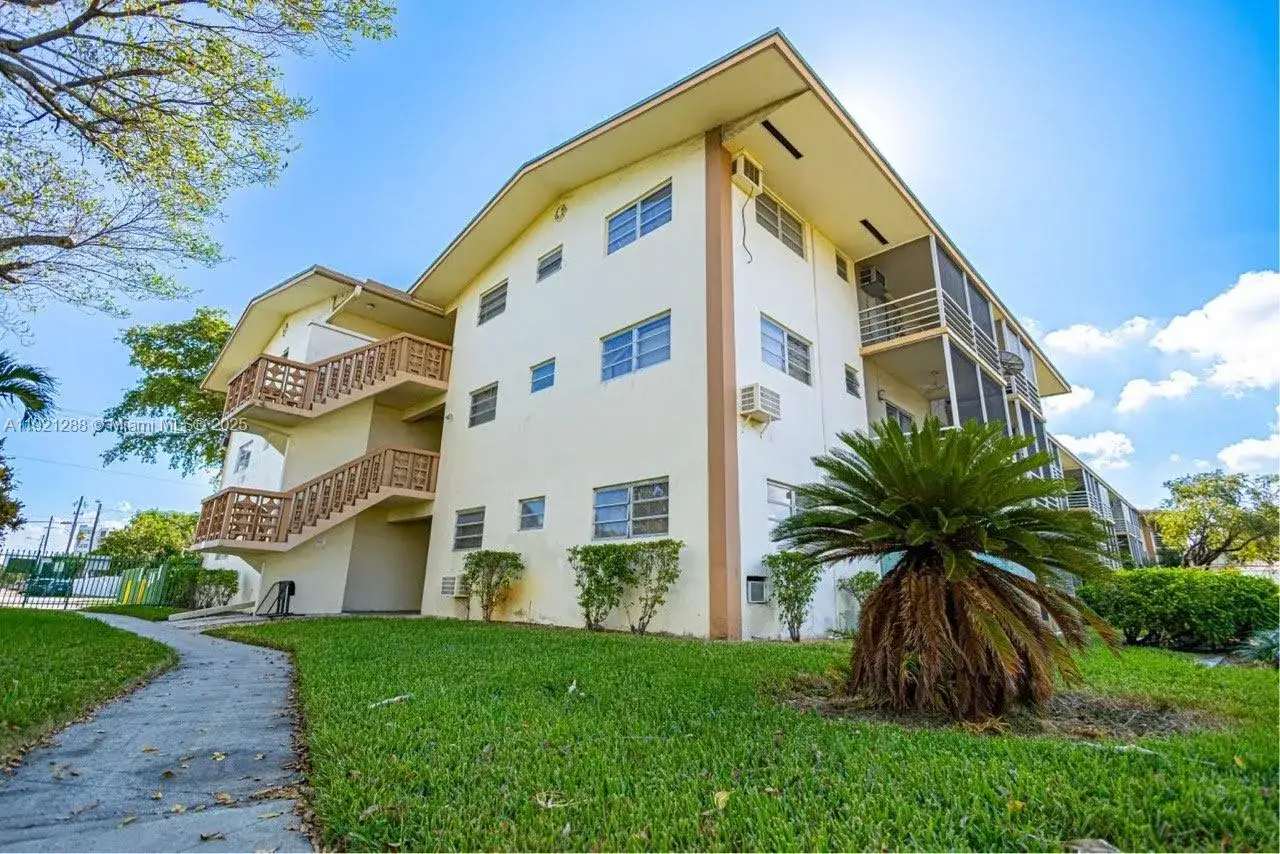 1 bedroom 1 bath Residential for sale at 16790 NE 14th Ave # 215, Miami FL 33162