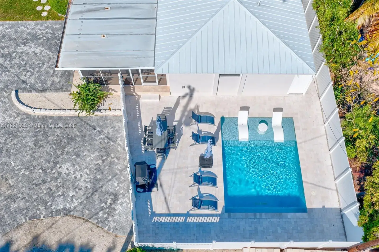 3 bedroom 2 bath Residential for sale at 222 2nd Rd, Key Largo FL 33037
