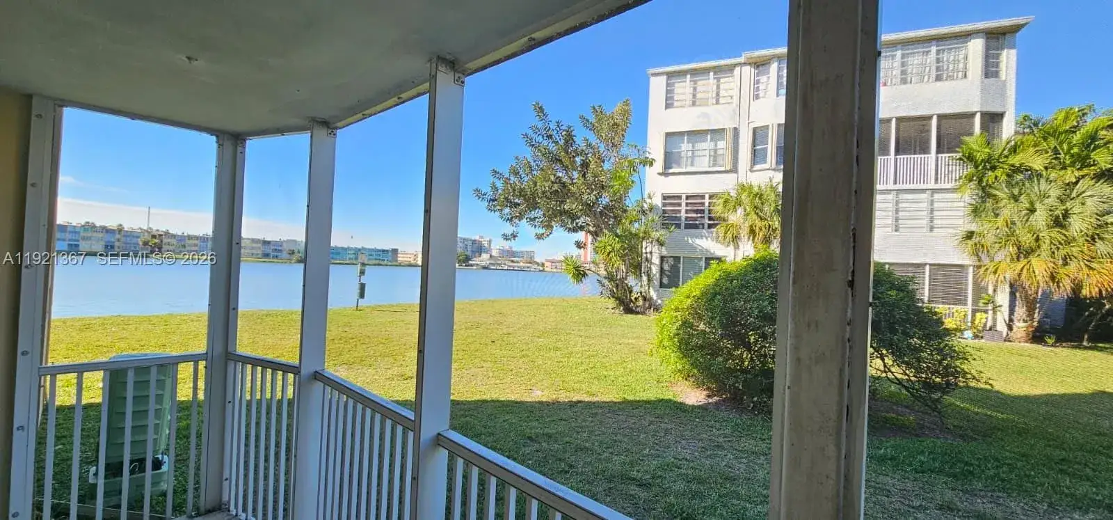 2 bedroom 2 bath Residential for sale at 1670 NE 191st St # 3, Miami FL 33179
