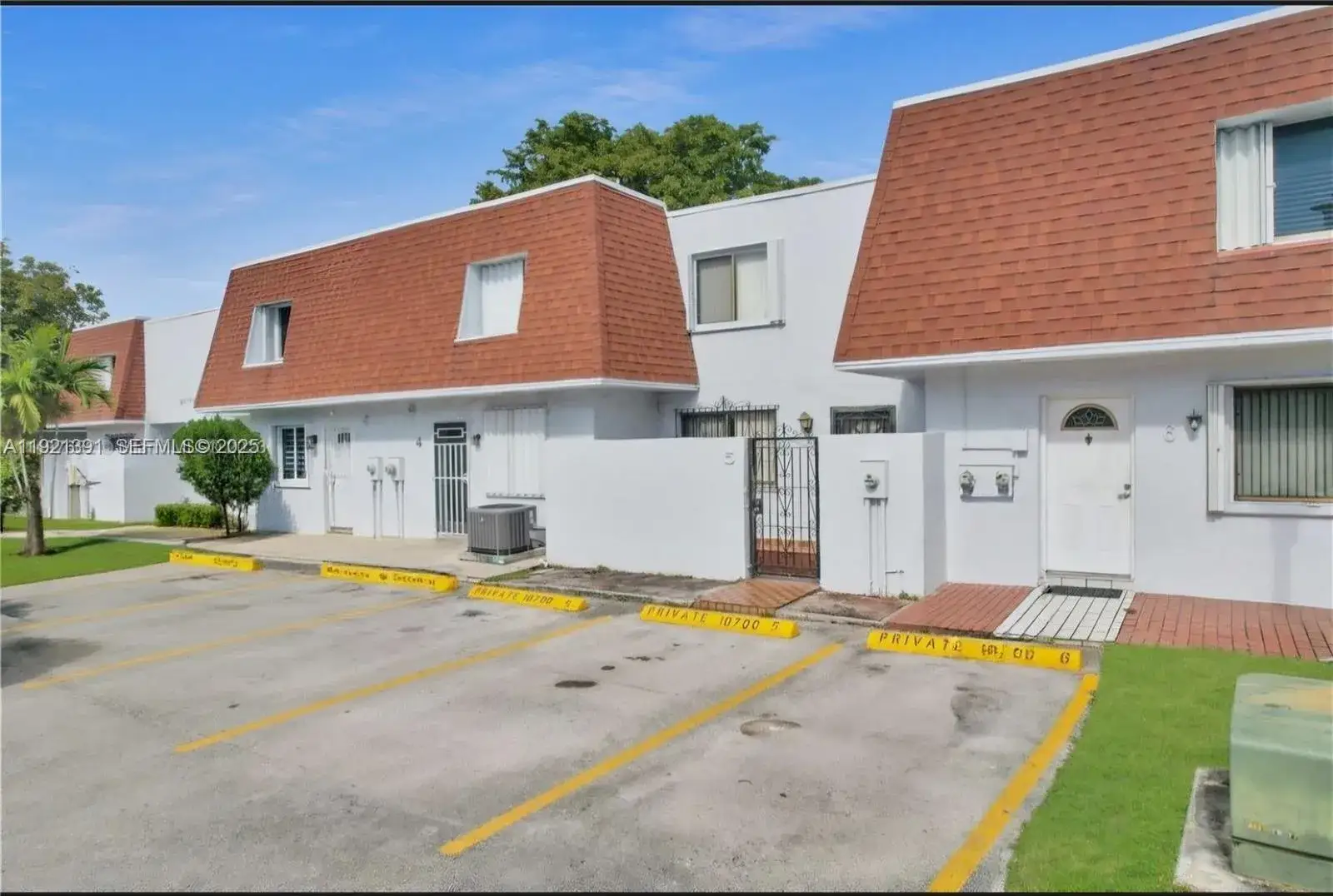 2 bedroom 2 bath Residential Lease for rent at 10700 NW 7th St # 5A, Miami FL 33172