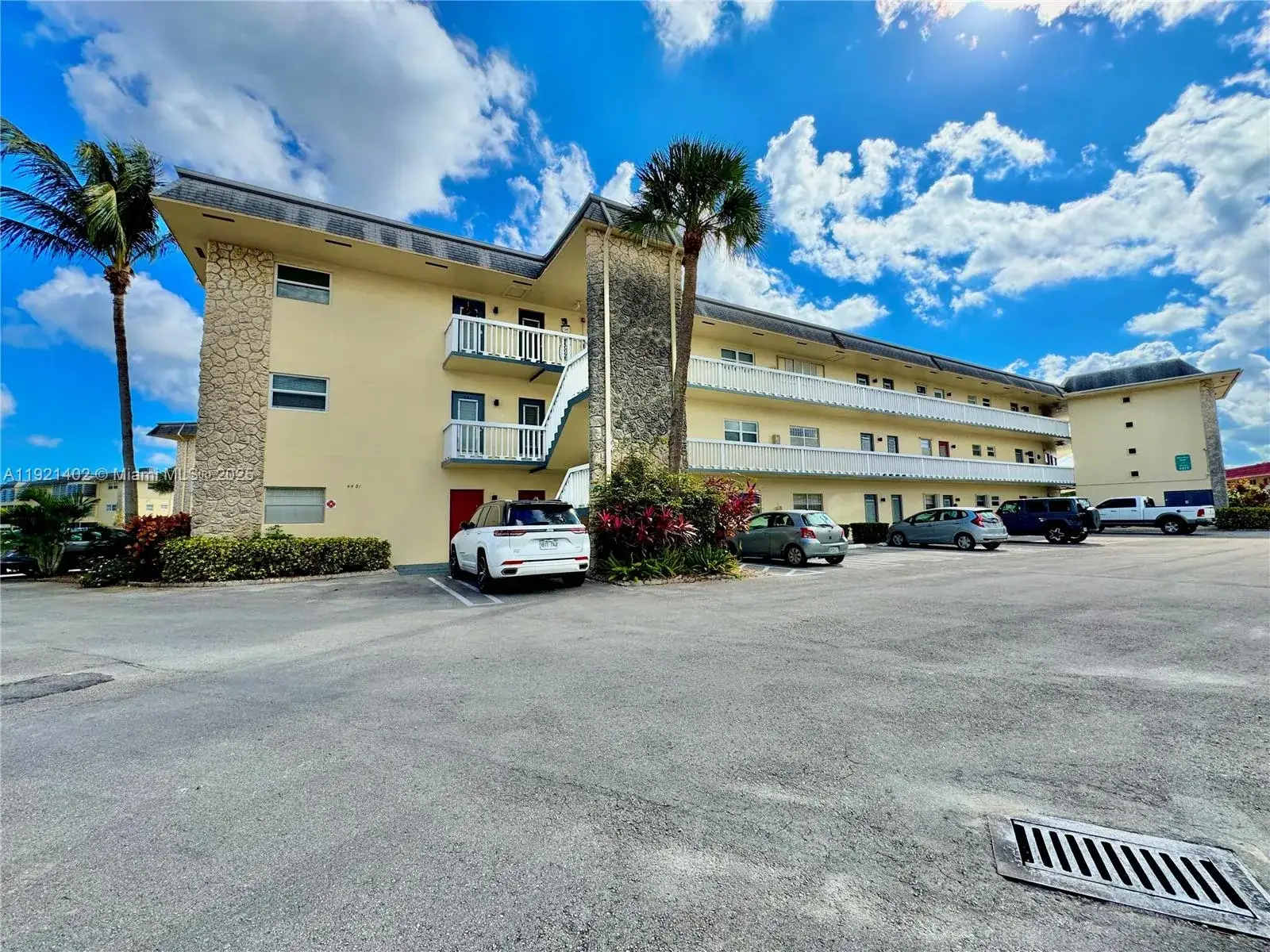 1 bedroom 1 bath Residential Lease for rent at 4431 NW 16th St # H104, Lauderhill FL 33313