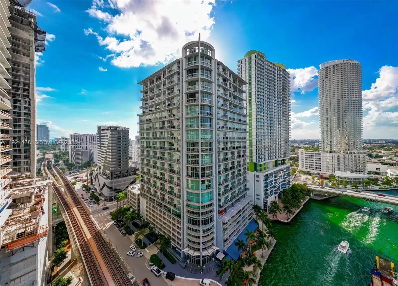 1 bedroom 2 bath Residential Lease for rent at 690 SW 1st Ct # 2101, Miami FL 33130