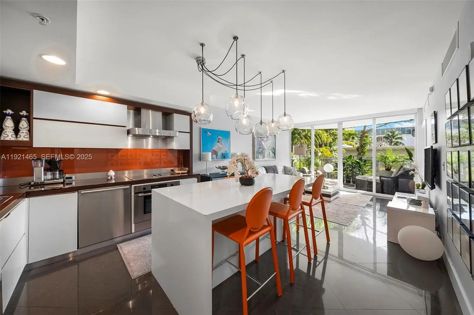 1 bedroom 1 bath Residential for sale at 2155 Washington Ct # 205, Miami Beach FL 33139