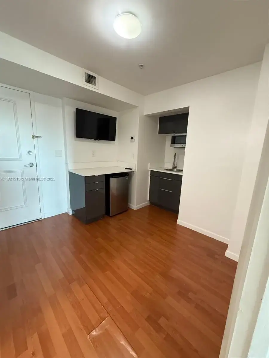 40 bedroom 40 bath Residential Lease for rent at 5783 SW 72nd St # 5783, South Miami FL 33143