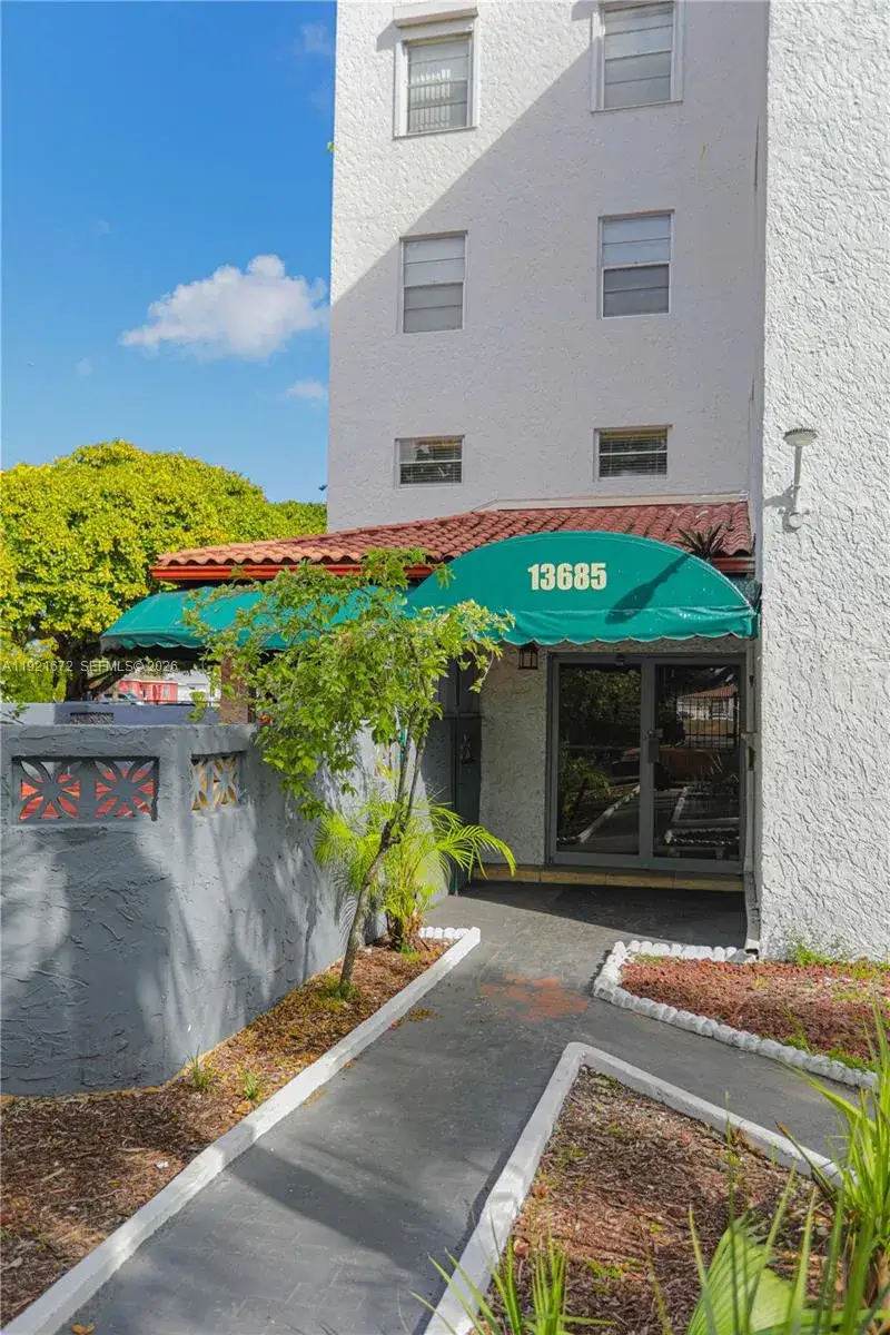1 bedroom 1 bath Residential for sale at 13685 NE 10th Ave # 209, North Miami FL 33161