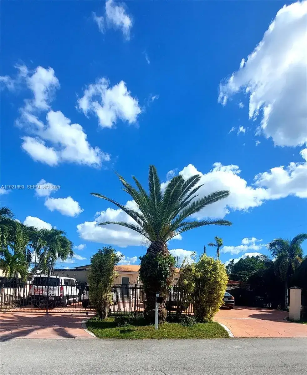 3 bedroom 1 bath Residential for sale at 2145 SW 76th Ave, Miami FL 33155