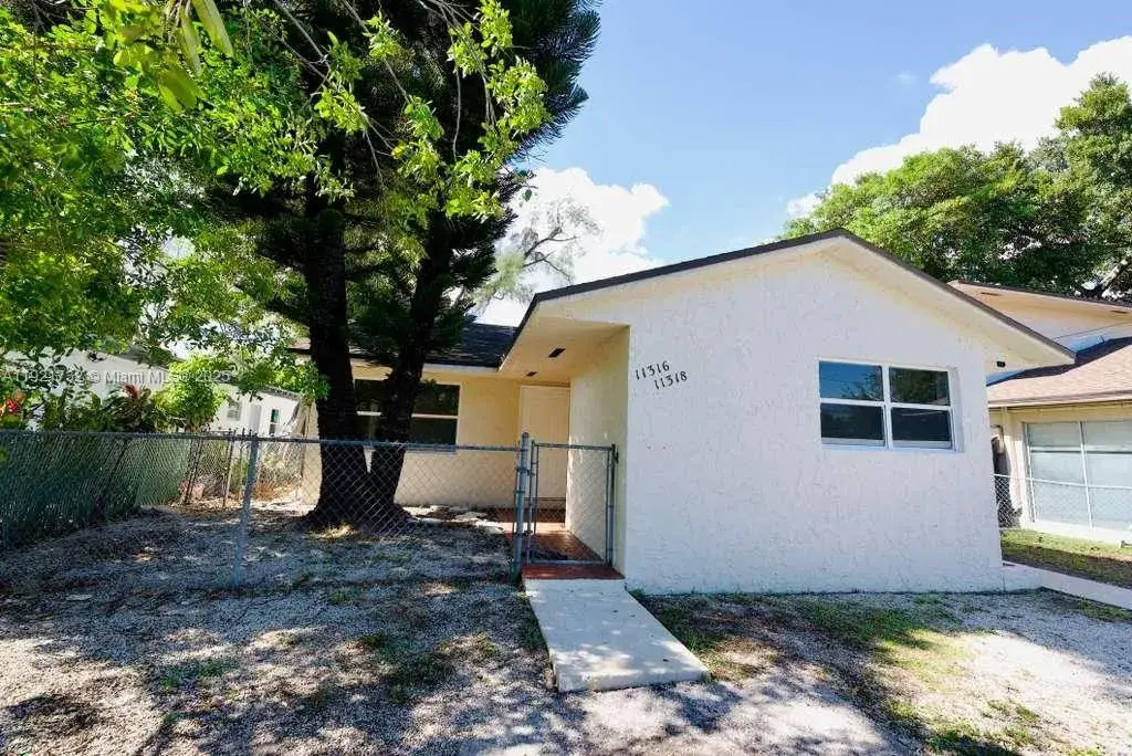 2 bedroom 2 bath Residential Lease for rent at 11316 Peachtree Dr # 1, Miami FL 33161