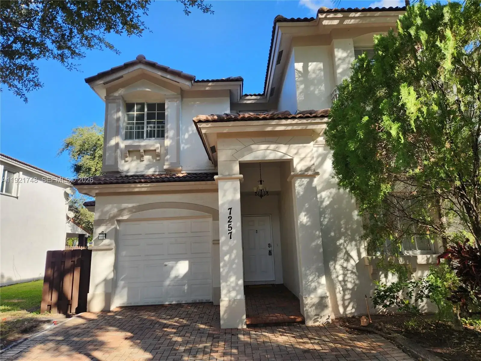 4 bedroom 3 bath Residential for sale at 7257 NW 113th Pl, Doral FL 33178