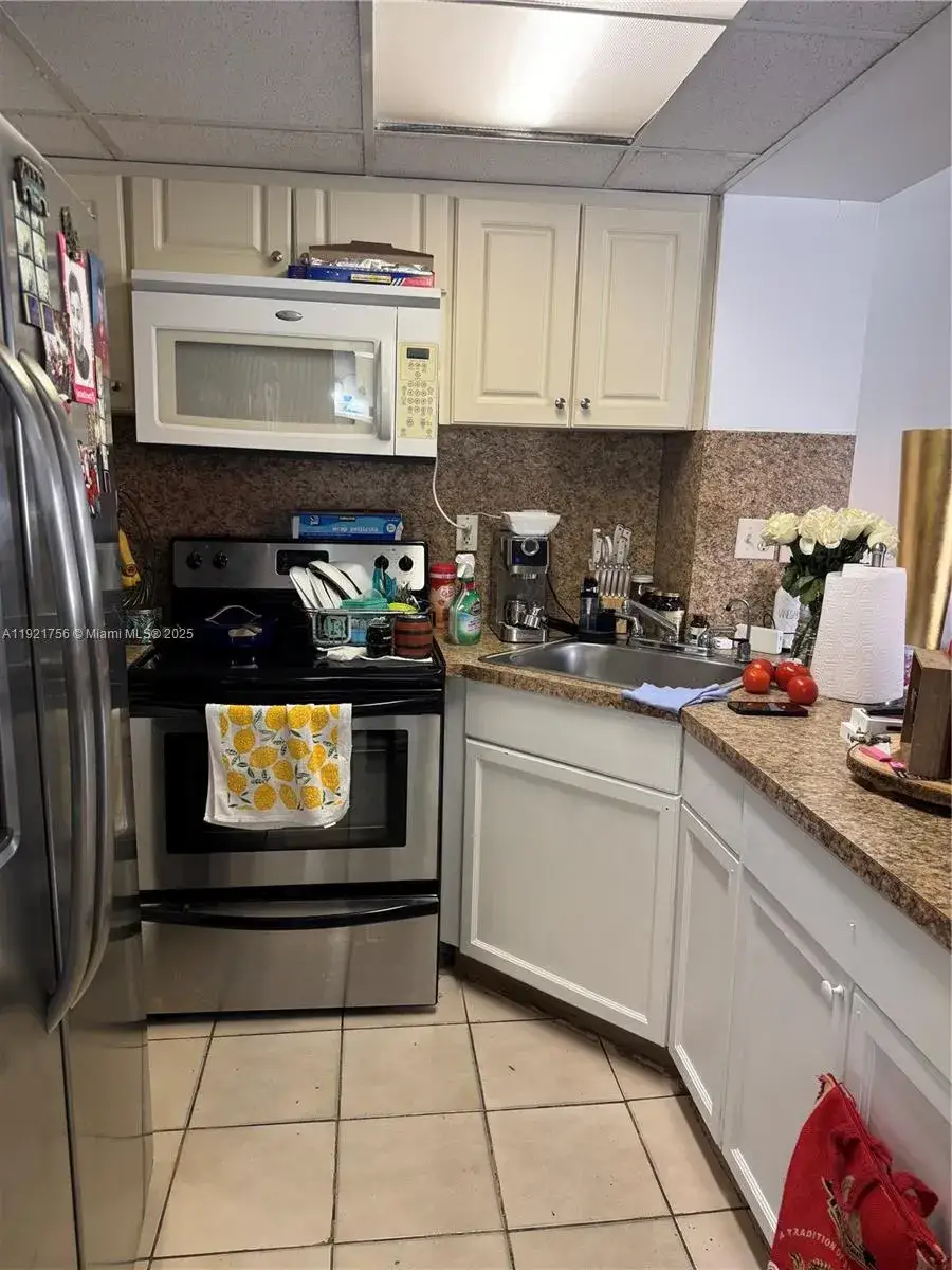 1 bedroom 1 bath Residential for sale at 2158 W 60th St # 13108, Hialeah FL 33016