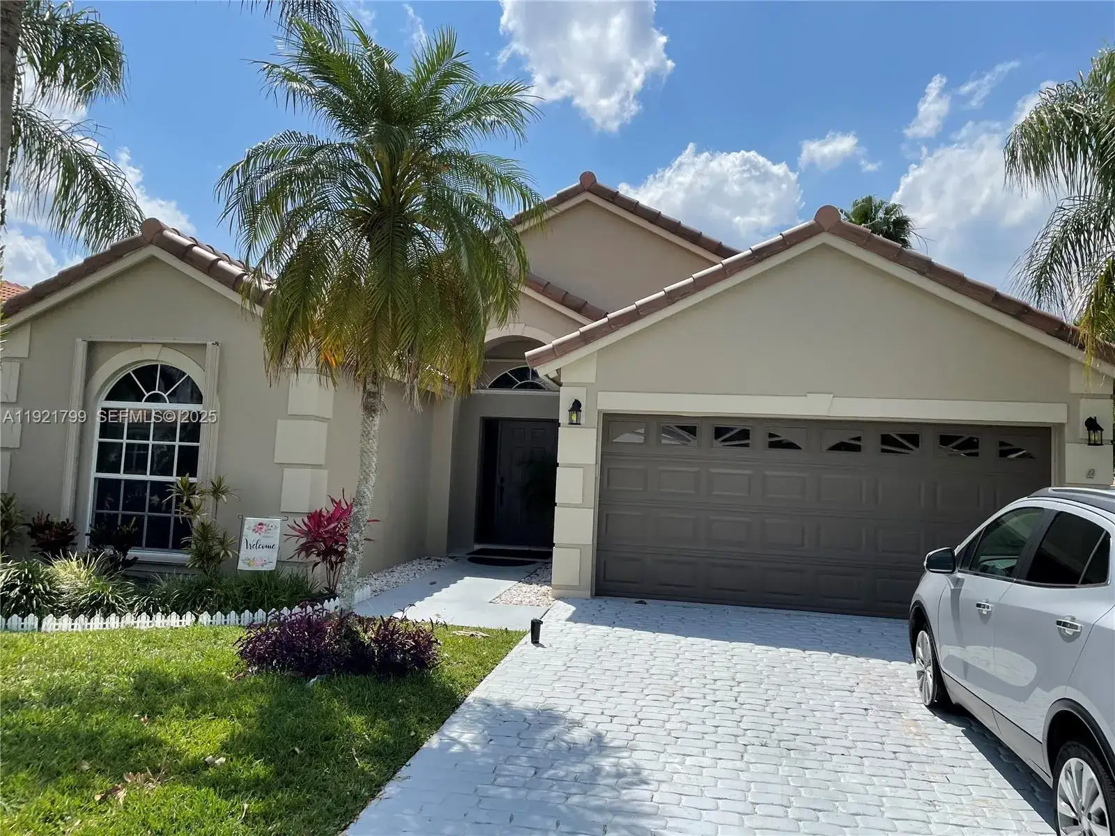 3 bedroom 2 bath Residential Lease for rent at 1972 Oak Berry Cir # 1972, Wellington FL 33414