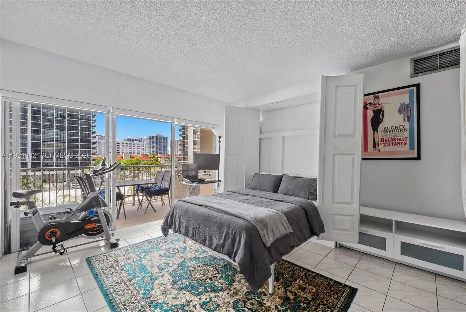 1 bedroom 1 bath Residential Lease for rent at 1985 S Ocean Dr # 3A, Hallandale Beach FL 33009
