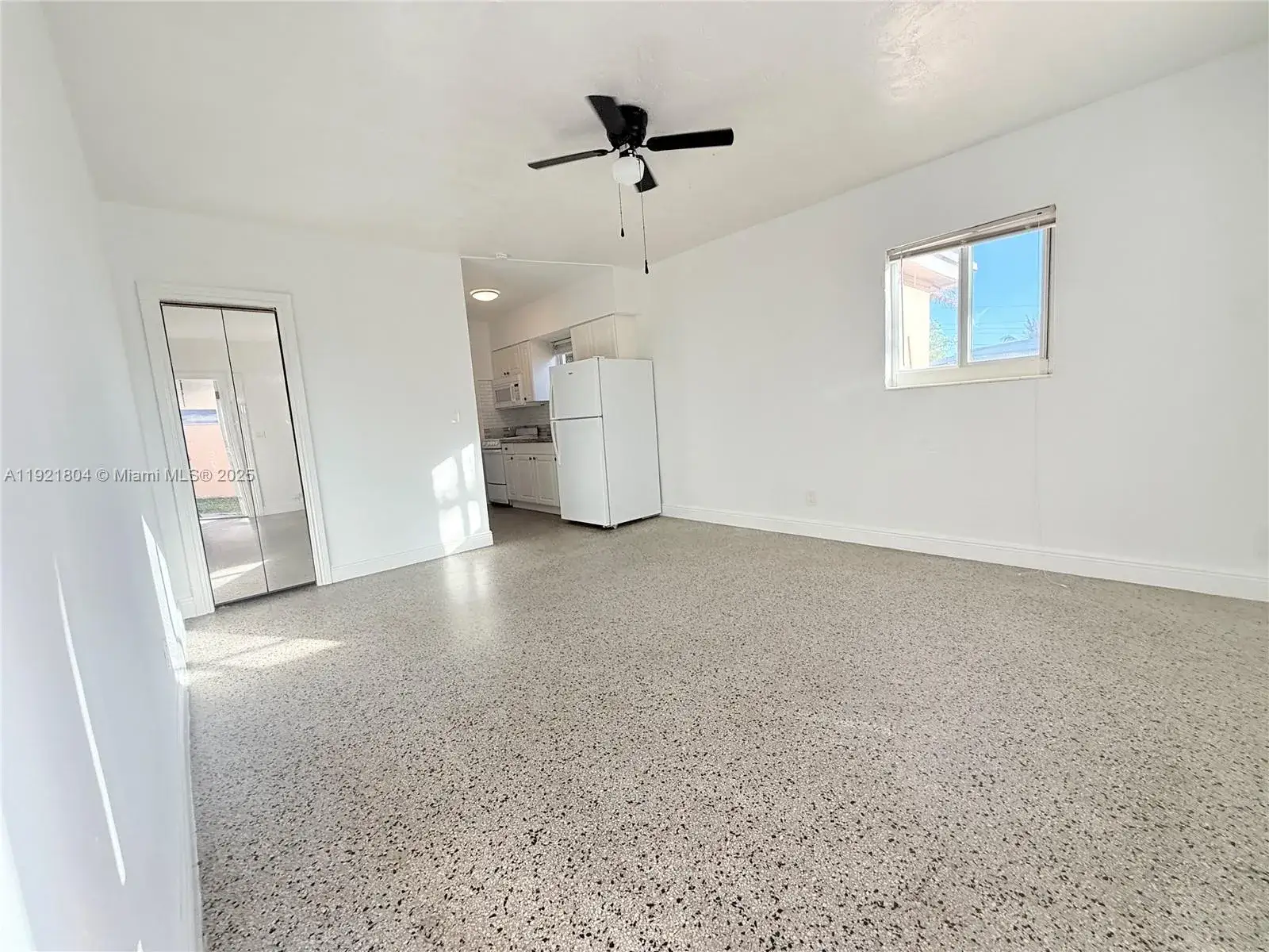 Commercial Sale for sale at 322 NE 6th St, Hallandale Beach FL 33009
