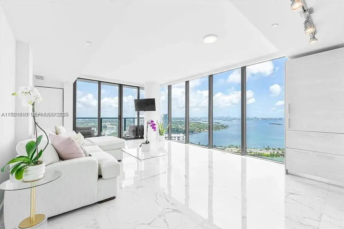 1 bedroom 1 bath Residential for sale at 650 NE 32nd St # 3808, Miami FL 33137