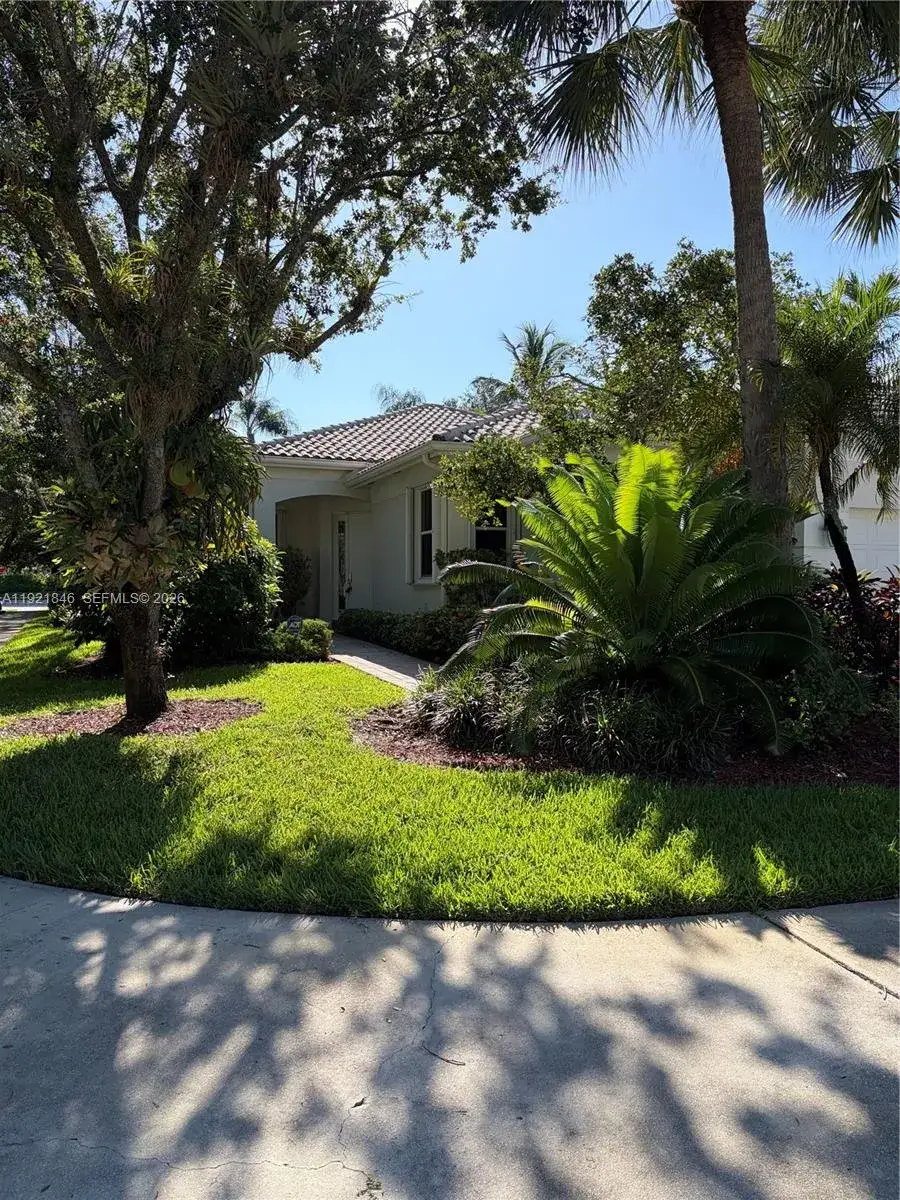 3 bedroom 3 bath Residential Lease for rent at 2518 Bay Pointe Ct, Weston FL 33327