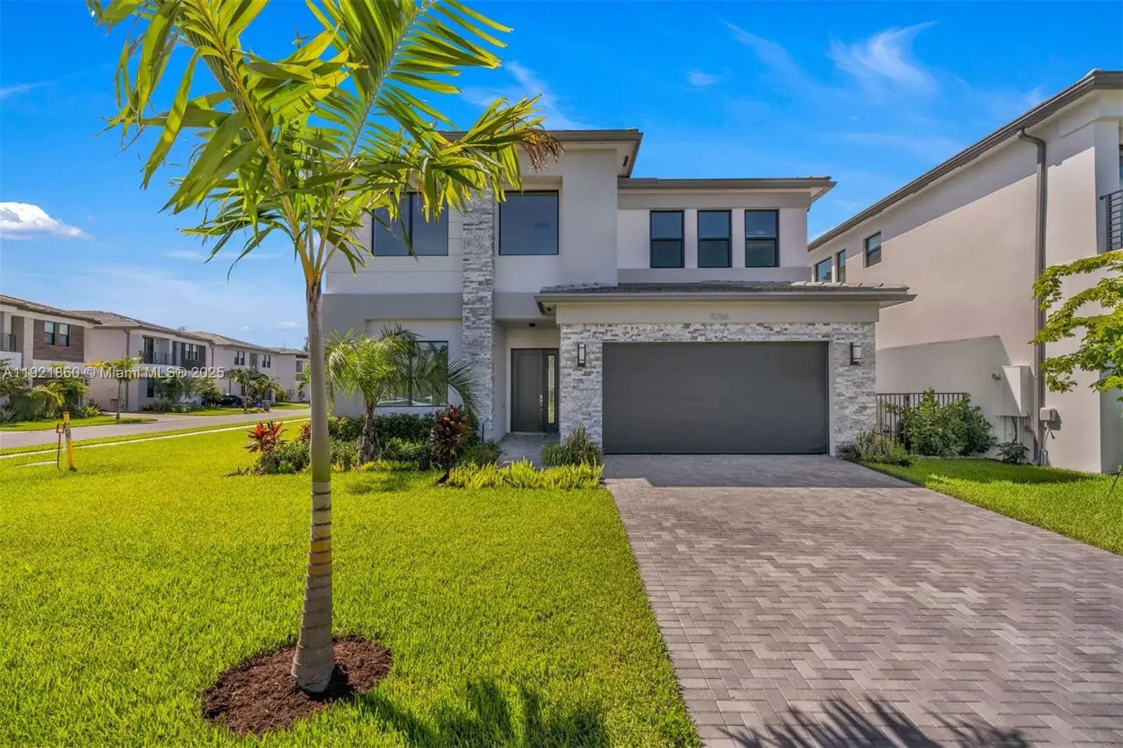 4 bedroom 4 bath Residential for sale at 8286 Fishers Island Way, Boca Raton FL 33434