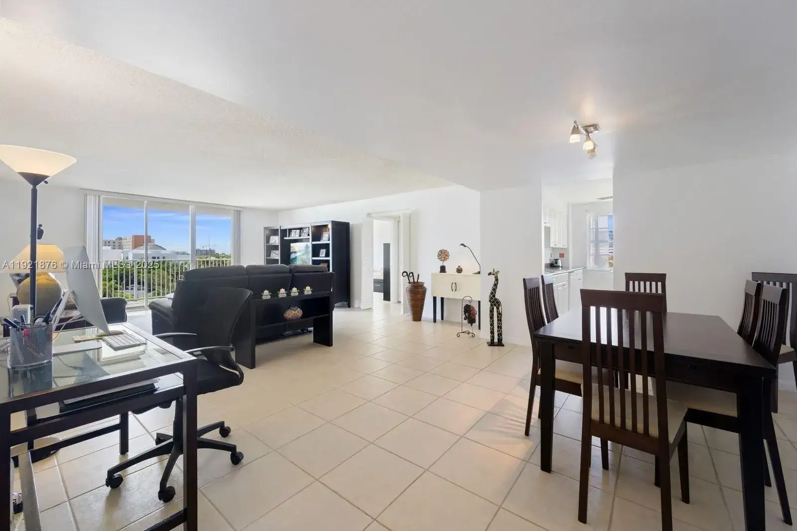 2 bedroom 2 bath Residential for sale at 2851 NE 183rd St # 502E, Aventura FL 33160