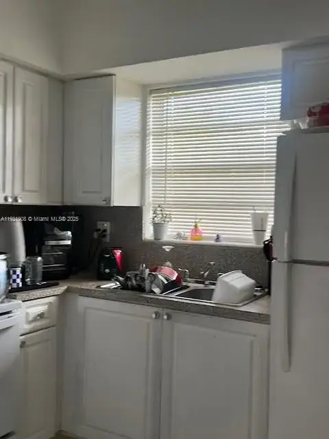 1 bedroom 1 bath Residential for sale at 1370 NE 119th St # 137014, Miami FL 33161