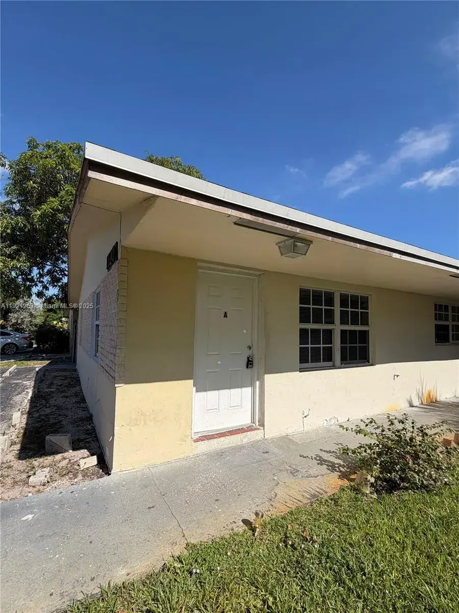 2 bedroom 1 bath Residential Lease for rent at 1320 SW 11th Ave # A, Deerfield Beach FL 33441