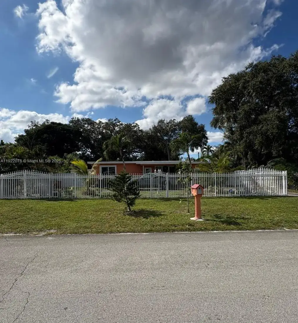 1 bedroom 1 bath Residential Lease for rent at 15020 NW 12th Ave side, Miami FL 33168