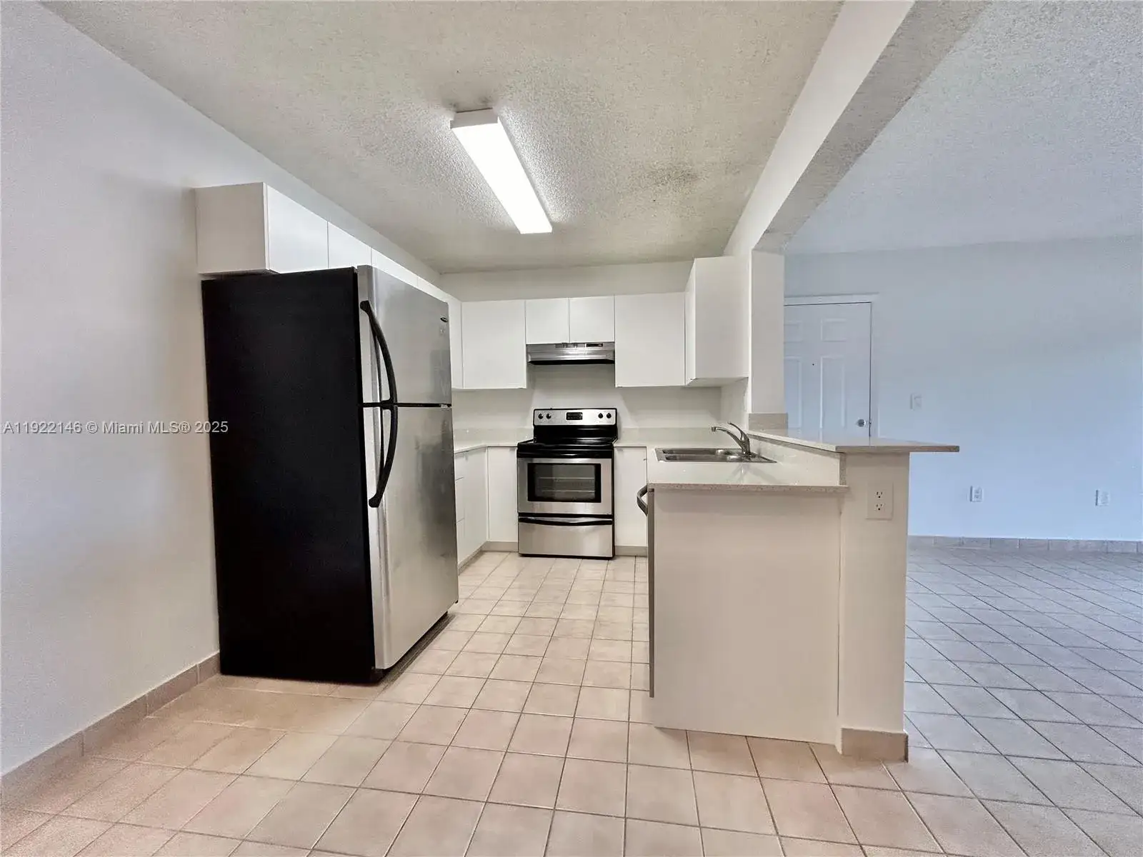 2 bedroom 1 bath Residential Lease for rent at 301 Palm Way # 104, Pembroke Pines FL 33025