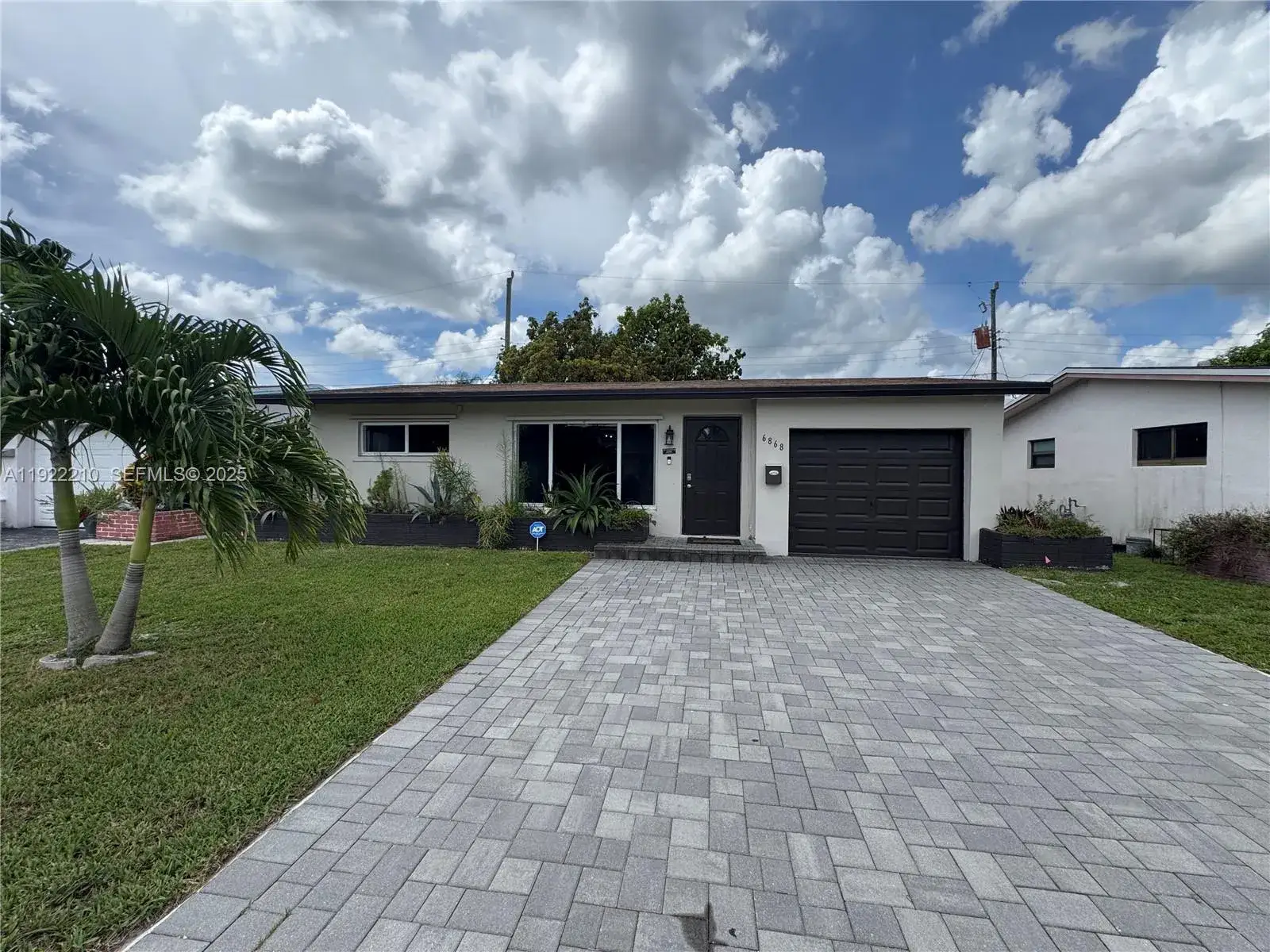 6868 NW 28th St, Sunrise FL 33313